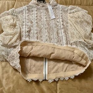 Gorgeous Alice and Olivia Puff Sleeve Lace Top